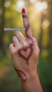 نقش حناء عيد الحب 14 فبراير بشكل قلوب مترابطة