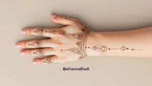 نقش حناء دوائر ومثلثات للاطفال 2025