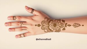 نقش حناء للاطفال 2025: خطوط منحنية